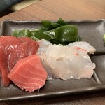 大衆酒場 したぢ屋 - 刺身盛り合わせ　本鮪　平目昆布締め　タイ