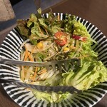 焼肉工房 山五 - 写真撮り忘れて少し食べてしまった山伍サラダ