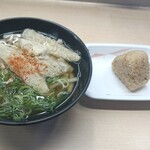 博多ホームうどん - ごぼう天うどん(かしわ入り)セット740円。