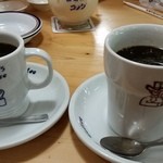 コメダ珈琲店 - ブレンドコーヒー（左）とたっぷりブレンド（右）。