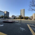 魚屋 Circus - 目の前には金公園