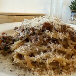 パスタ食堂 mano - 雪山ボロネーゼパスタ
　〜パルミジャーノ、グラナパダーチーズ～