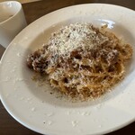 パスタ食堂 mano - 雪山ボロネーゼパスタ
　〜パルミジャーノ、グラナパダーチーズ～