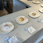 スコーン専門店 iro - 店内　見本がオシャレに陳列されてます