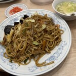 ぎょうざの満洲 - 焼きそば、スープ付き
