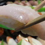 札幌市場めし　まるさん亭 - おかませ握り　５人前　１２５００円の縁側のアップ　【　２０１４年１２月　】