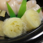 札幌市場めし　まるさん亭 - おかませ握り　５人前　１２５００円のガリのアップ　【　２０１４年１２月　】