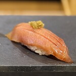 神楽坂 鮨 弥栄 - ブリの漬け