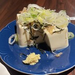 旬魚と個室 和食りん  - 薬味たっぷり冷奴