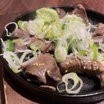旬魚と個室 和食りん  - 牛ハツのネギ塩鉄板焼き