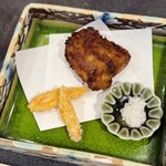 神楽坂 鮨 弥栄 - 追加のフグの唐揚げとカニのしんびき揚げ