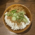 いかれたヌードル フィッシュトンズ - スパイスダイブ飯
