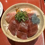 麦と麺助 - 三種の贅沢丼