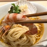 麦と麺助 - 浜坂産甘海老と殻付ホタテの湊そば