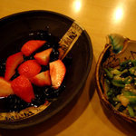 彦や - 若布と苺の酢の物！