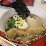 びんつけ屋 - たまご、揚げ、かまぼこ、まる天、ちくわ、ネギ、のり入り具入りうどん　700円