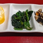 郷土料理 海幸 - 真ん中のほうれん草のおひたしがお気に入り。左のたまご焼きもやるぅ。
