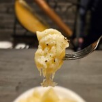 欧風居酒屋バル･アミューズ - ■とろっとした濃厚チーズとメークイン