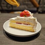欧風居酒屋バル･アミューズ - ■専属パティシエのケーキ
