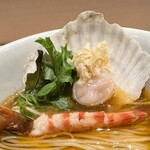 麦と麺助 - 浜坂産甘海老と殻付ホタテの湊そば