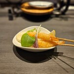 欧風居酒屋バル･アミューズ - ■エビフライの1本串