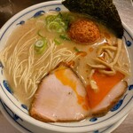 らあめん英 - 赤いとんこつめん(850円)
