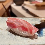 鮨 つぼみ - 鮪蛇腹 軽く炙り 大間より 140kg やま幸