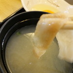 Washoku Resutoran Tonden - 牛すきやき定食　１８１４円　味噌椀のお麩のアップ　【　２０１４年１２月　】