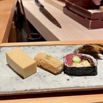 鮨 つぼみ - 締めの3品
      ✴︎ 太巻き 海苔は三國屋より
      ✴︎ お稲荷さん
      ✴︎ たまご