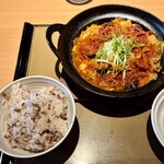 やよい軒 - 料理写真:痺辛麻辣火鍋定食