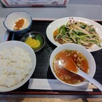 あたり亭 - 料理写真:レバニラ炒めライス800円