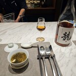 ON the TABLE CHINESE - 