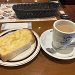 星乃珈琲店 - 料理写真:暫くすると注文した国産はちみつチーズトーストモーニング570円の出来上がりです。