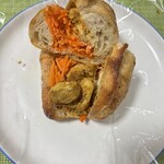 クロフトベーカリー - タンドリーチキンのサンド断面