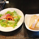 カフェ アンド カンティーヌ ノートル - サラダとバゲット