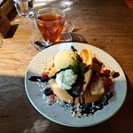 白金茶房 - チョコバナナとマスカルポーネクリーム
            バニラアイスのパンケーキ