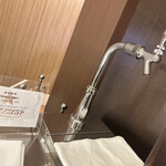 大阪マリオット都ホテル クラブラウンジ - スパークリングワイン サーバー  開け閉め不要で便利