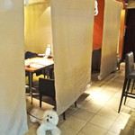 アンディカフェ - カーテンで仕切られた