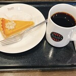 タリーズコーヒー - 料理写真:パンプキンパイと珈琲