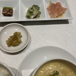 龍天楼 - 前菜、全部、凝っていてフレッシュで美味。