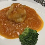 龍天楼 - エビチリが2匹。ソース美味しい。