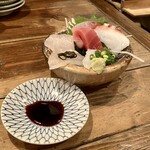 米家 - 刺身盛合せ1.5人前1,950円の半分