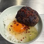 馬車道ハンバーグ - ハンバーグ(500円)＆ごはん＆たまご＆マーラースパイス