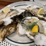 CAMPARI - 殻付き 牡蠣（生 or 焼き）　1ヶ620円