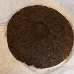 二壺軒 Tea Art 『唐山茶棧』 - 七子餅茶の中身。七つが一緒の甕で梱包熟成されることから命名されたとか。