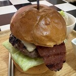 ハンバーガー モミジ - もみじサラミバーガー