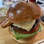ハンバーガー モミジ - もみじバーガー＋ベーコンチーズ