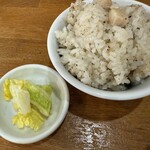 長町ラーメン - 肉飯、漬物付き