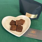 Chocolaterie&Bar ROND-POINT by Hirofumi Tanakamaru - 坂上生ショコラ