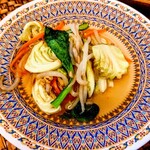 ナーラック - トムヤムクンラーメン (日曜ランチ) 付け合せ
